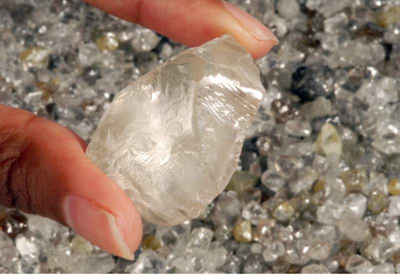 De Beers reports weaker diamond sales - The Jewelry Magazine