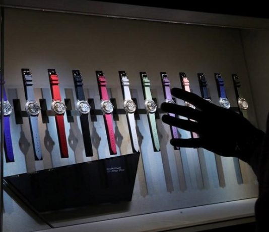 Swiss watchmakers brace for slowing Chinese demand